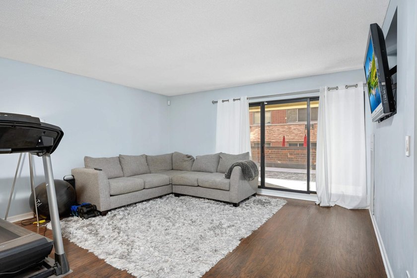 Welcome to your dream condo in the heart of Uptown, Minnesota! - photo 3