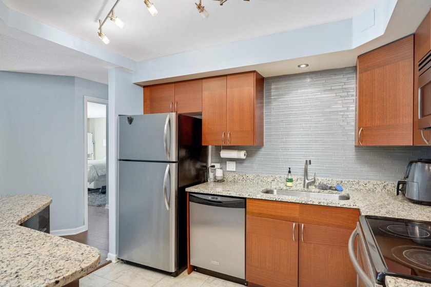 Welcome to your dream condo in the heart of Uptown, Minnesota! - photo 6