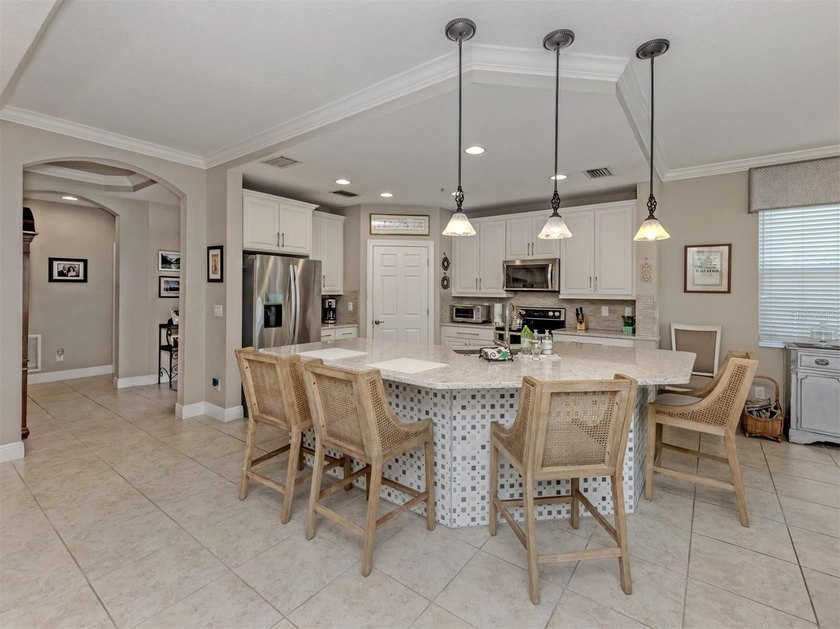 Welcome to your own slice of paradise in sought-after Venetian - photo 12