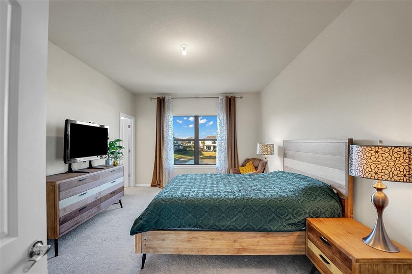 Experience luxury living in the gated community of Oak Tree! - photo 18