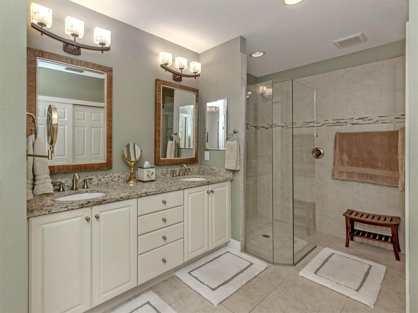 Welcome to your own slice of paradise in sought-after Venetian - photo 22