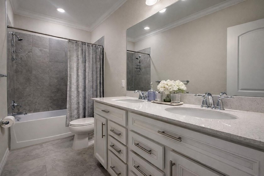 Experience luxury living in the gated community of Oak Tree! - photo 31