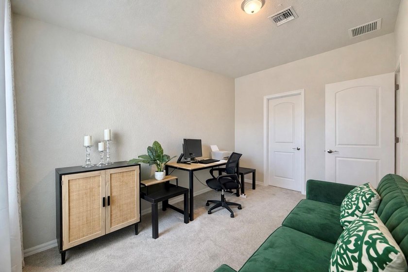 Experience luxury living in the gated community of Oak Tree! - photo 33