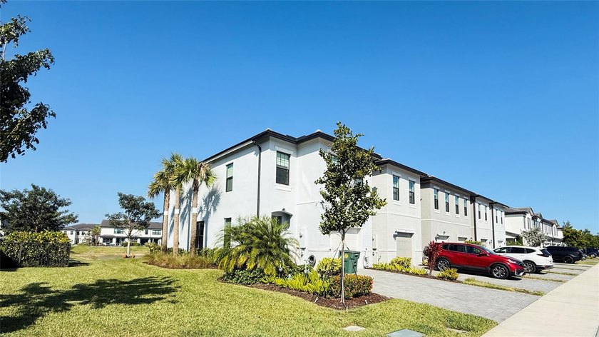 Experience luxury living in the gated community of Oak Tree! - photo 36