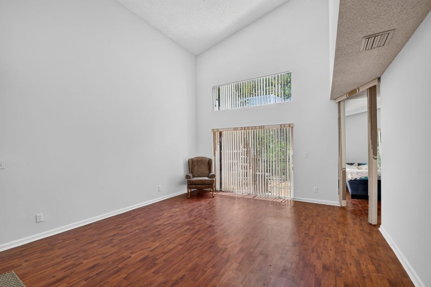 COME AND SEE THIS SPACIOUS 2 STORY HOME LOCATED IN CENTRAL - photo 5