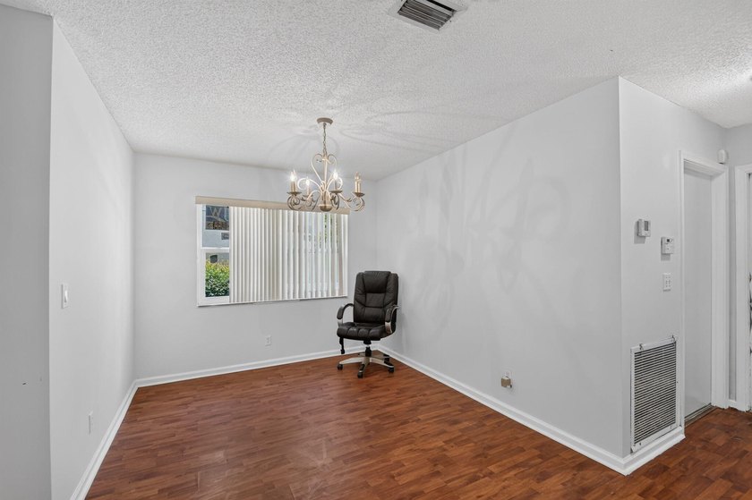 COME AND SEE THIS SPACIOUS 2 STORY HOME LOCATED IN CENTRAL - photo 8