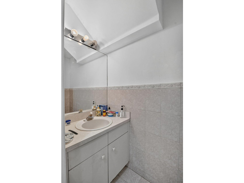 COME AND SEE THIS SPACIOUS 2 STORY HOME LOCATED IN CENTRAL - photo 10