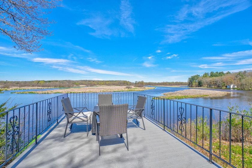 Year-round 2BR/1BA updated home on river part of Tainter Lake! - photo 11