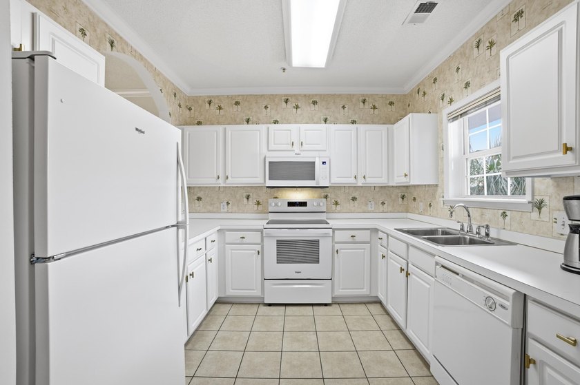 Located in Arbor Trace within the highly sought-after Barefoot - photo 15