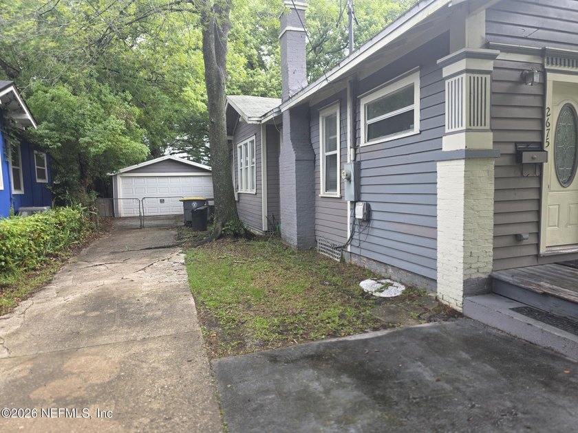 Charming Riverside Historic Property with 3 Bedrooms, 3 Full - photo 2