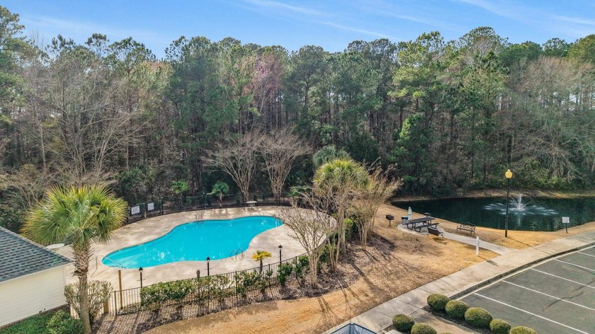 Located in Arbor Trace within the highly sought-after Barefoot - photo 37