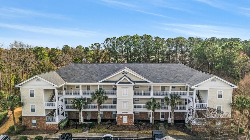 Located in Arbor Trace within the highly sought-after Barefoot - photo 38
