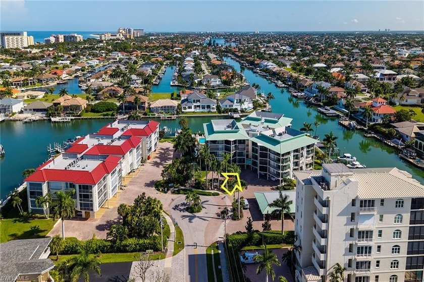 Welcome to your waterfront paradise in Tropical Isle, where - photo 50