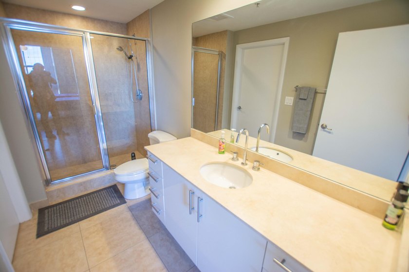 Enjoy beautiful city views from this residence in a full-service - photo 11