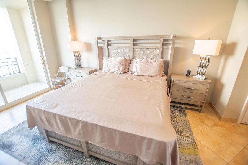 Enjoy beautiful city views from this residence in a full-service - photo 20