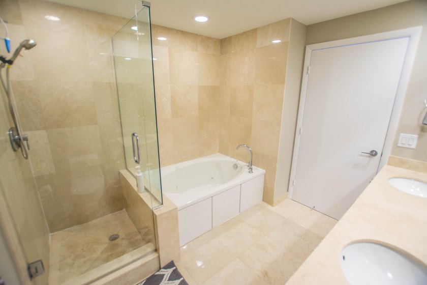Enjoy beautiful city views from this residence in a full-service - photo 22