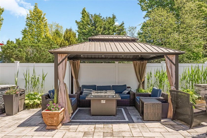 Welcome to this beautifully updated expanded Cape nestled in the - photo 31