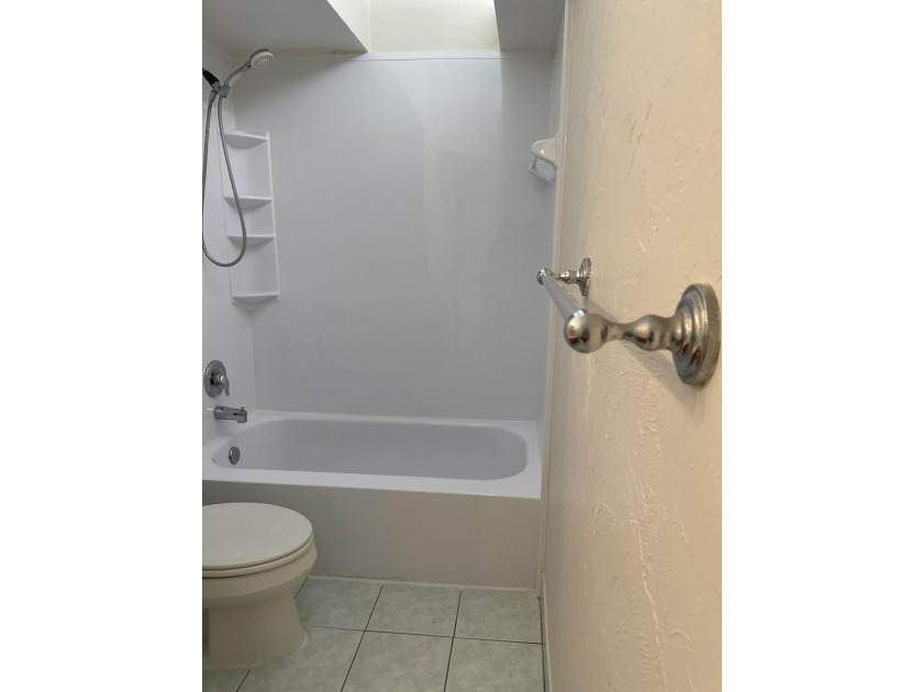 GREAT LOCATION-BEST SCHOOLS-5 MIN TO DOWNTOWN BOCA RATON- CLOSE - photo 12