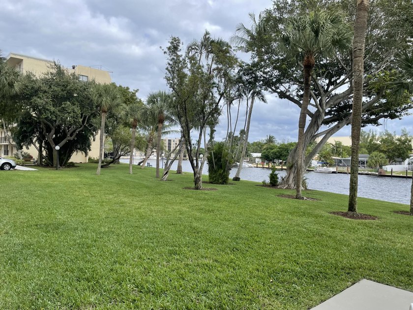 GREAT LOCATION-BEST SCHOOLS-5 MIN TO DOWNTOWN BOCA RATON- CLOSE - photo 16
