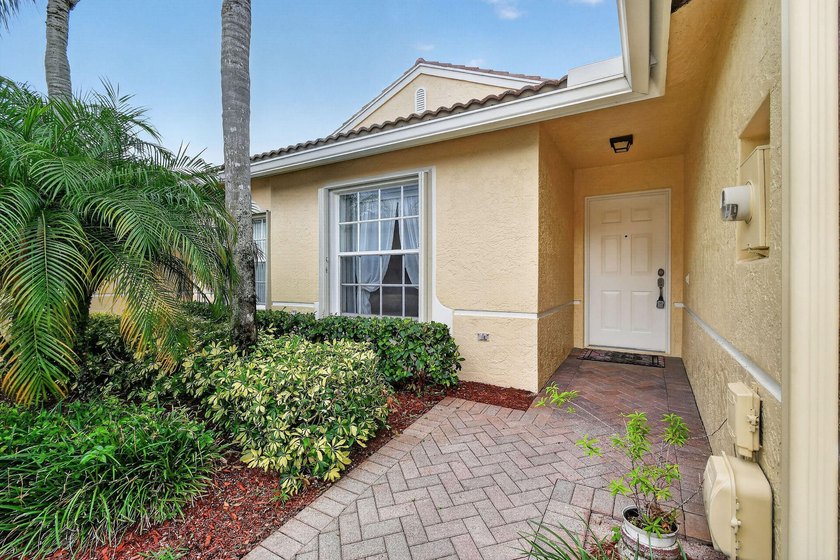 A MUST-See! This charming NEW 2025 ROOF and lakefront villa is - photo 8