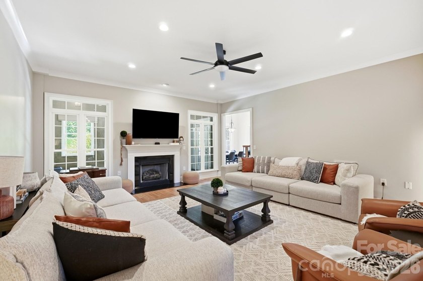 There are homes that impress... and then there are homes that - photo 14