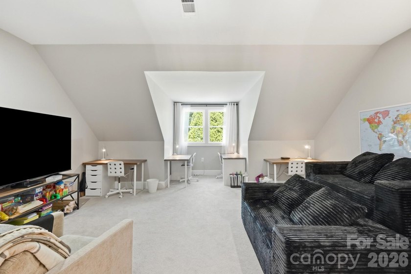 There are homes that impress... and then there are homes that - photo 30