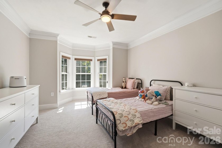 There are homes that impress... and then there are homes that - photo 31