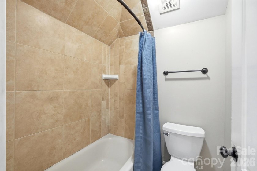 There are homes that impress... and then there are homes that - photo 38