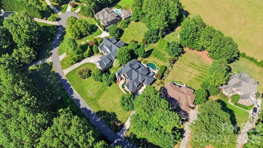 There are homes that impress... and then there are homes that - photo 46