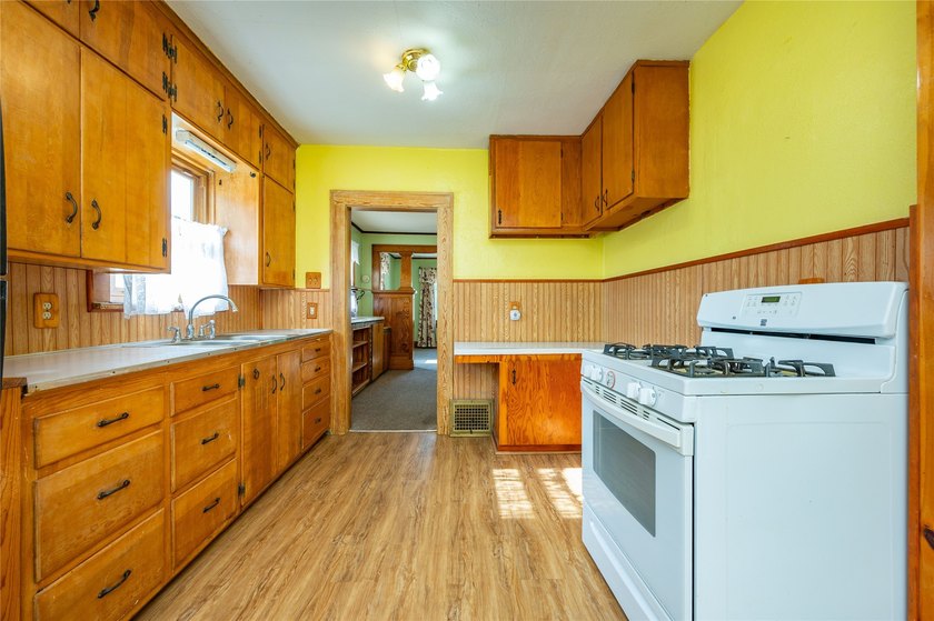 Charming ranch-style home with 2 bedrooms, 1 bath and 943 sqft - photo 11