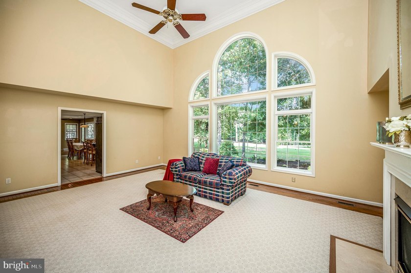 Step into the Lake of the Woods lifestyle with this inviting - photo 14
