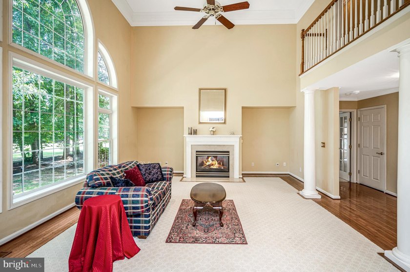 Step into the Lake of the Woods lifestyle with this inviting - photo 17