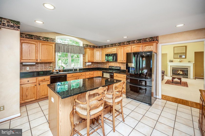 Step into the Lake of the Woods lifestyle with this inviting - photo 20