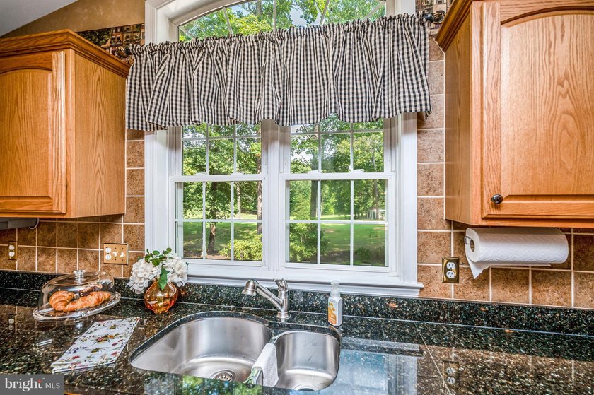 Step into the Lake of the Woods lifestyle with this inviting - photo 26