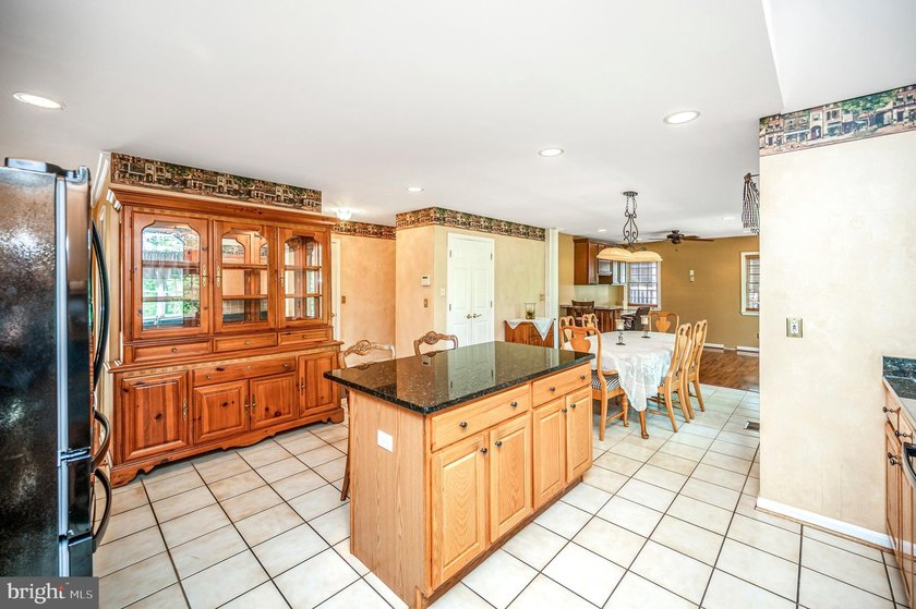 Step into the Lake of the Woods lifestyle with this inviting - photo 27