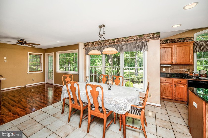 Step into the Lake of the Woods lifestyle with this inviting - photo 29
