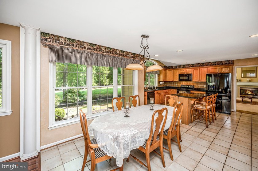 Step into the Lake of the Woods lifestyle with this inviting - photo 30