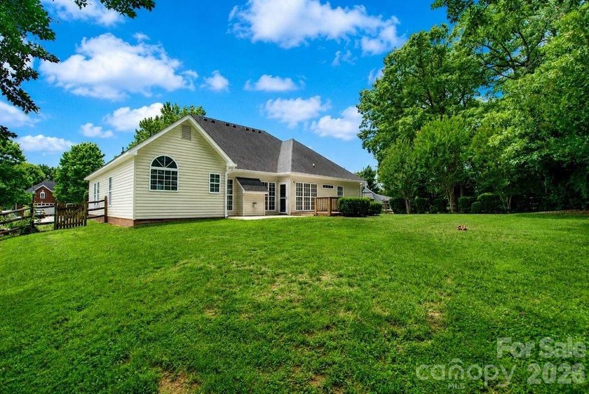 Welcome home to 122 Nantucket Court. This charming one-level - photo 41