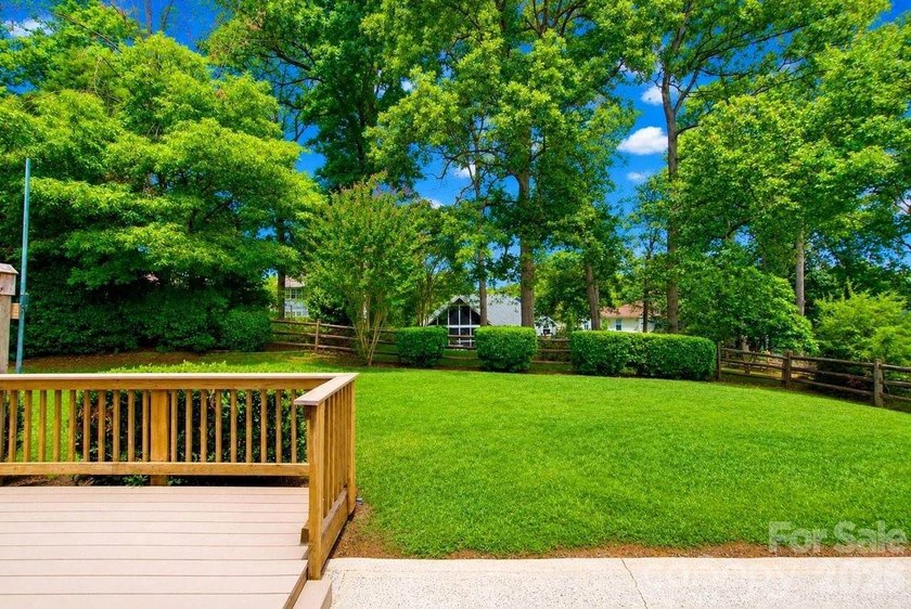 Welcome home to 122 Nantucket Court. This charming one-level - photo 42