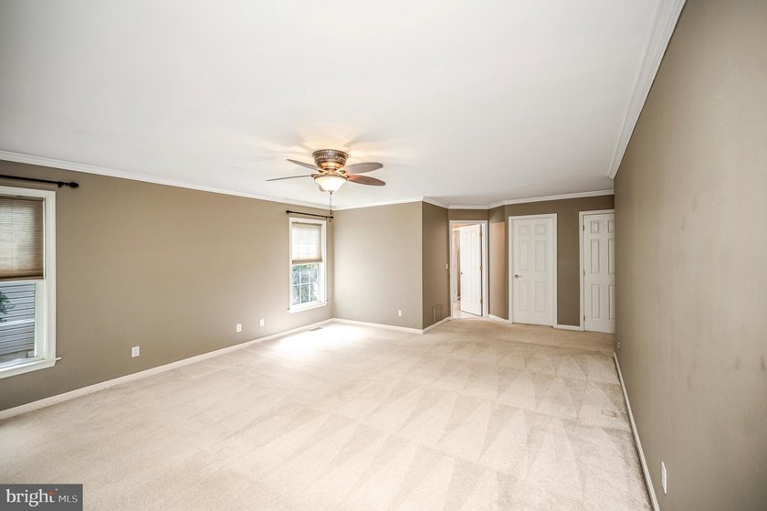 Step into the Lake of the Woods lifestyle with this inviting - photo 47