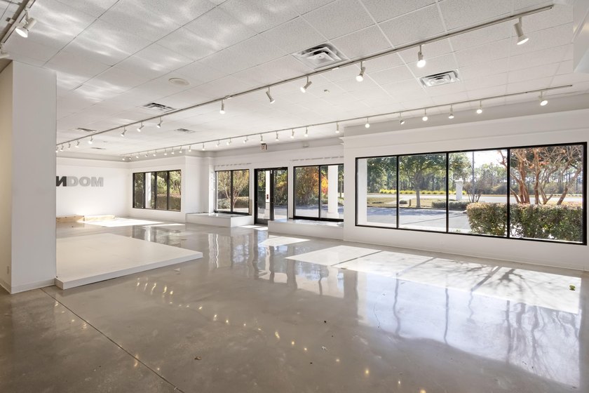 Exceptional freestanding retail building oriented in a prime - photo 15