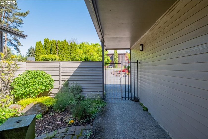 Willamette Riverfront Atomic Ranch townhome, meticulously - photo 10