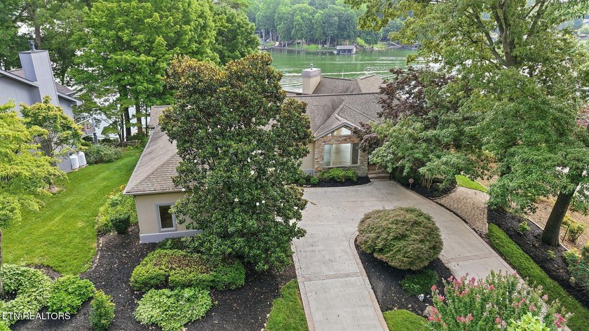 Rarely does an opportunity arise to own a custom Waterfront - photo 2