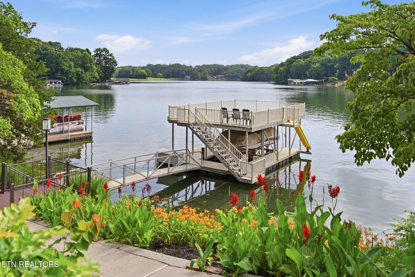 Rarely does an opportunity arise to own a custom Waterfront - photo 4