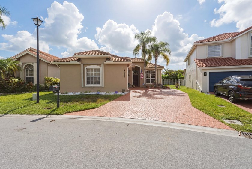 Welcome to highly sought-after La Costa in the Mission Bay - photo 2
