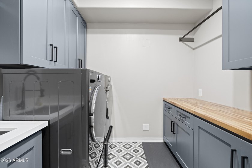 Experience quiet luxury and unparalleled space in this custom - photo 38