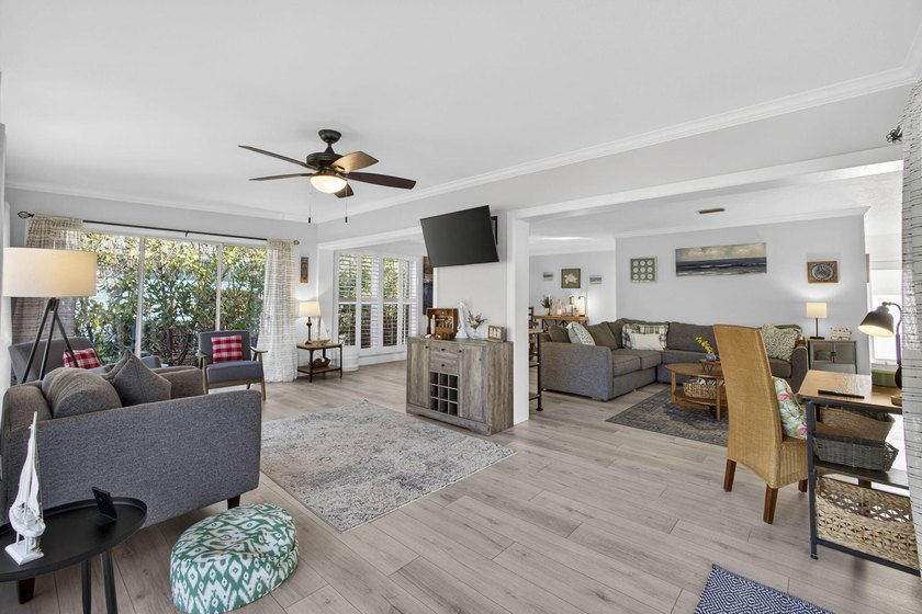 Gorgeous 3BR/2BA income-producing property in the desirable - photo 19