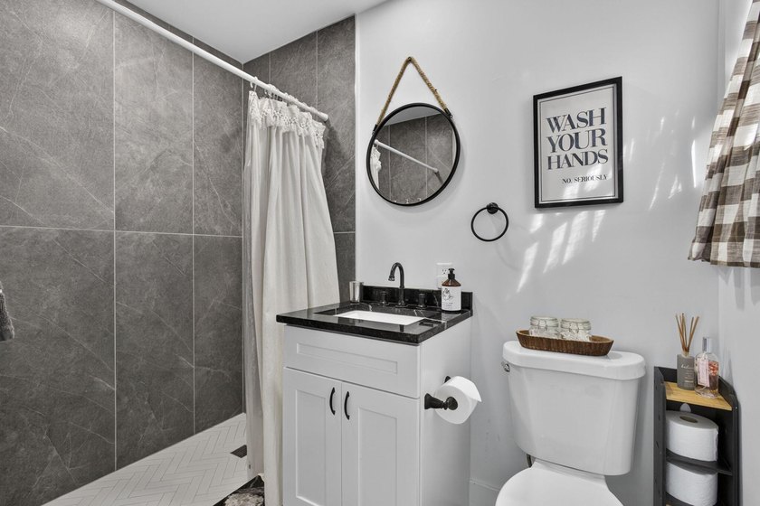 Gorgeous 3BR/2BA income-producing property in the desirable - photo 23
