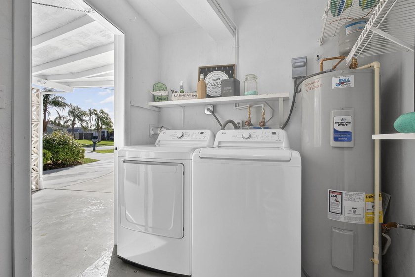 Gorgeous 3BR/2BA income-producing property in the desirable - photo 37