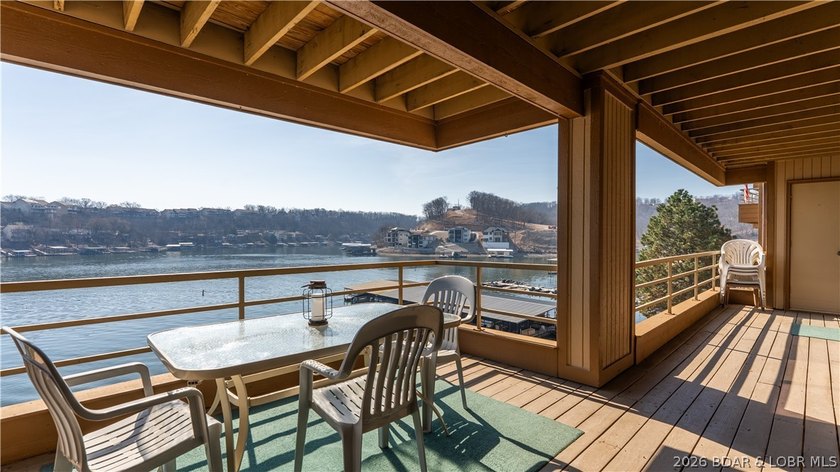 Cove location with sweeping main channel views makes this - photo 24
